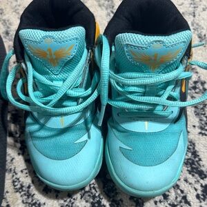 Children’s size 11 C PUMA MB.04 by Lamelo ball kids GUC